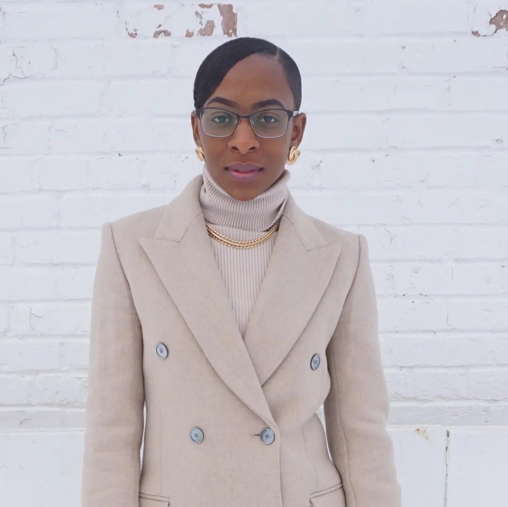 Meet your Posher, Mia